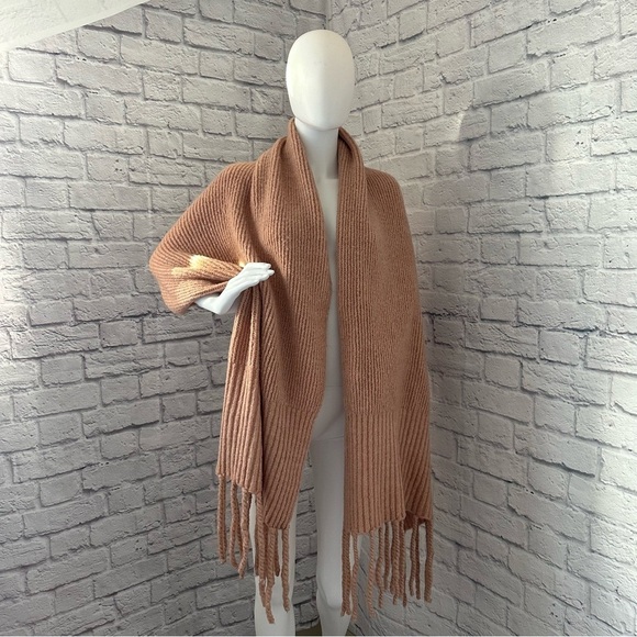 Free People Accessories - Free people woman’s  shawl